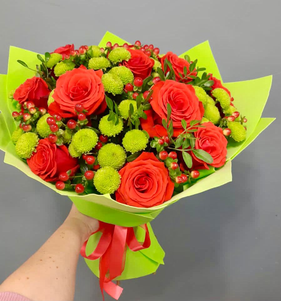 Букет цветов из: Хризантемы и Розы в Пионерский Ханты-Мансиский АО