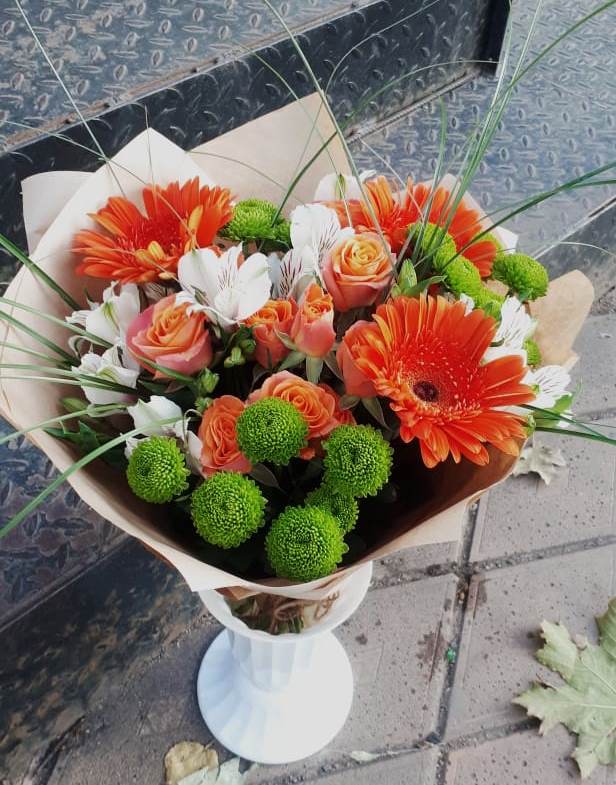 Букет цветов из: Герберы, Хризантемы, Альстромерии и Розы в Пионерский Ханты-Мансиский АО