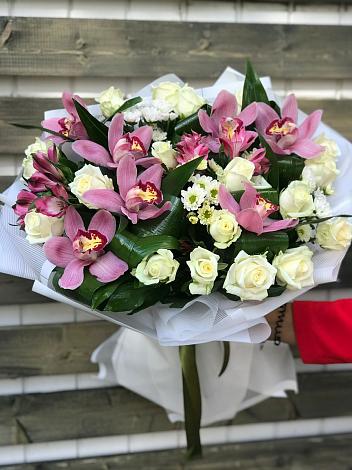 Букет цветов из: Розы и Хризантемы в Пионерский Ханты-Мансиский АО