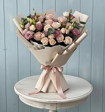 Букет цветов из:  Розы и Лизиантусы в Пионерский Ханты-Мансиский АО