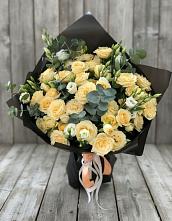Букет цветов из:  Розы и Лизиантусы в Пионерский Ханты-Мансиский АО
