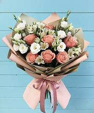 Букет цветов из:  Розы, Альстромерии и Лизиантусы в Пионерский Ханты-Мансиский АО