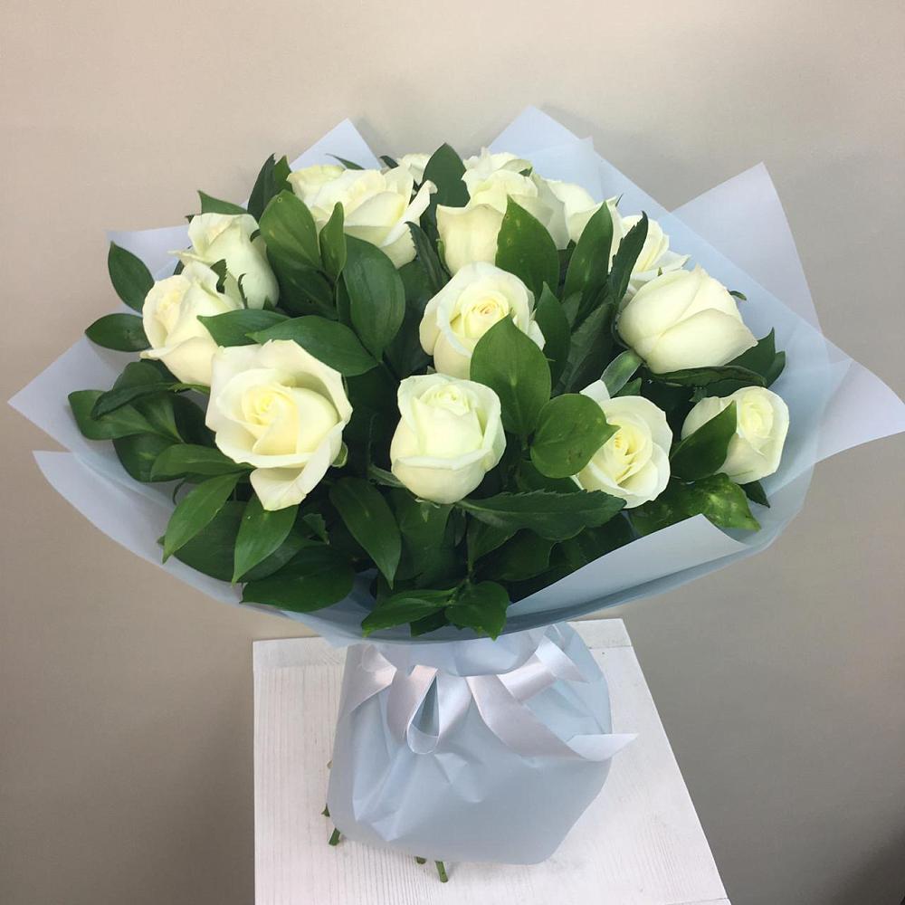 Букет 15 Белых роз Проуд в Пионерский Ханты-Мансиский АО