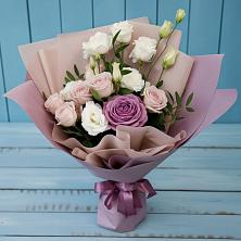 Букет цветов из:  Розы и Лизиантусы в Пионерский Ханты-Мансиский АО