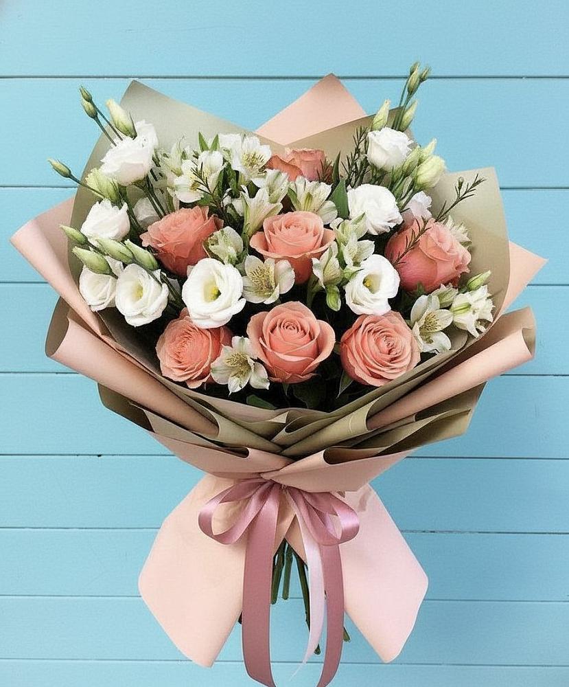 Букет цветов из: Розы, Альстромерии и Лизиантусы в Пионерский Ханты-Мансиский АО