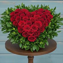 Цветочная композиция из Розы в виде сердца в Пионерский Ханты-Мансиский АО