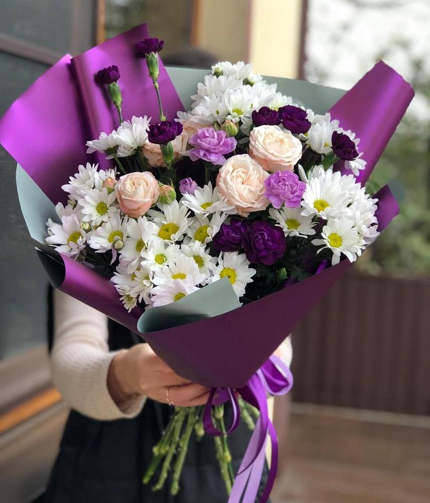 Букет цветов из: Хризантемы, Гвоздики и Розы в Пионерский Ханты-Мансиский АО