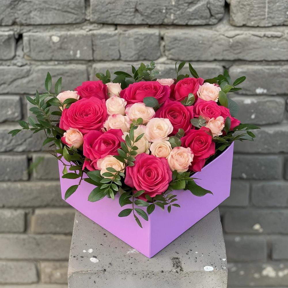 Цветочная композиция из Розы в коробке в Пионерский Ханты-Мансиский АО