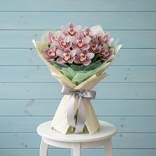 Букет цветов из:  Орхидеи и Розы в Пионерский Ханты-Мансиский АО