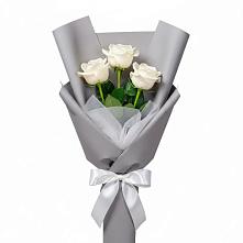 Букет 3 белые розы в Пионерский Ханты-Мансиский АО