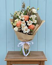 Букет цветов из:  Альстромерии, Лизиантусы, Розы и Хризантемы в Пионерский Ханты-Мансиский АО