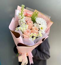Букет цветов из:  Хризантемы и Розы в Пионерский Ханты-Мансиский АО