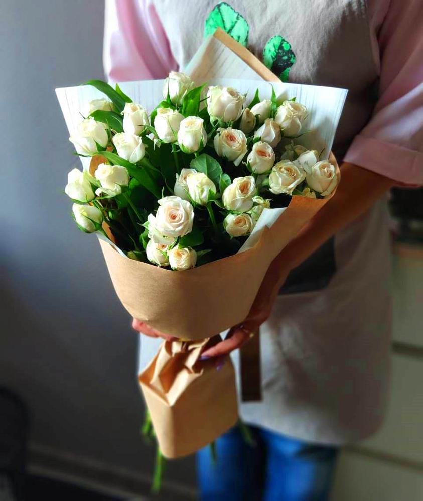 Букет цветов из: Розы в Пионерский Ханты-Мансиский АО