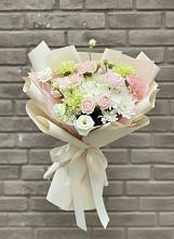 Букет цветов из:  Гвоздики, Розы, Лизиантусы и Хризантемы в Пионерский Ханты-Мансиский АО