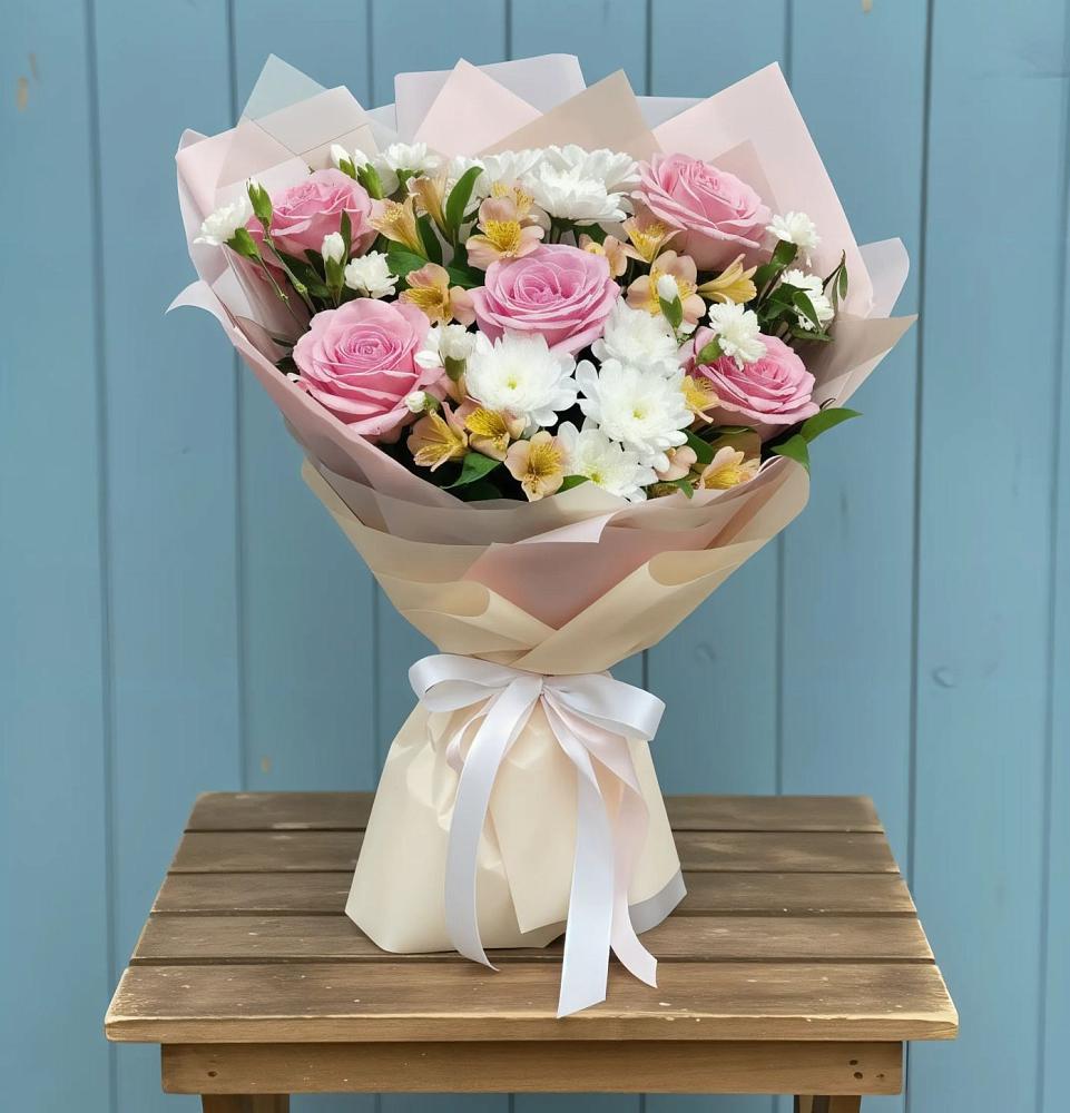 Букет цветов из: Гвоздики, Орхидеи и Розы в Пионерский Ханты-Мансиский АО