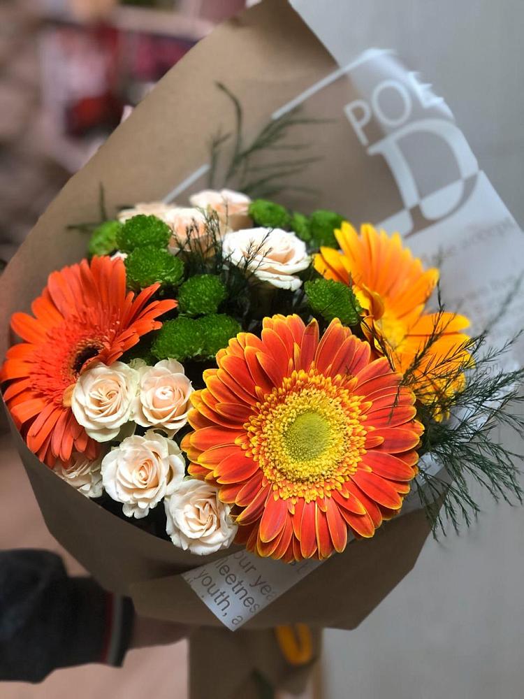 Букет цветов из: Герберы, Хризантемы и Розы в Пионерский Ханты-Мансиский АО