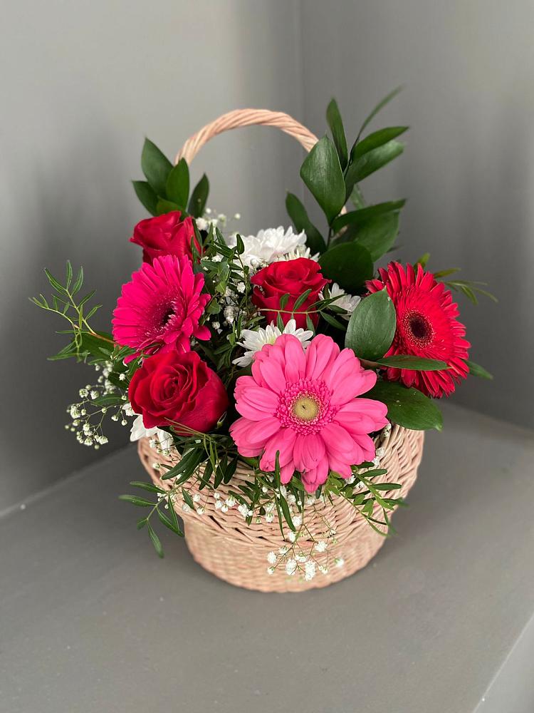Цветочная композиция из Розы, Хризантемы и Герберы в корзине в Пионерский Ханты-Мансиский АО