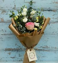Букет цветов из:  Розы и Лизиантусы в Пионерский Ханты-Мансиский АО