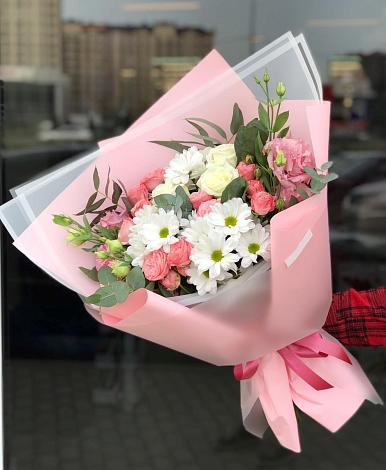 Букет цветов из: Розы, Лизиантусы и Хризантемы в Пионерский Ханты-Мансиский АО