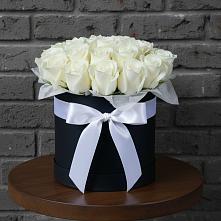 Цветочная композиция из Розы в шляпной коробке в Пионерский Ханты-Мансиский АО